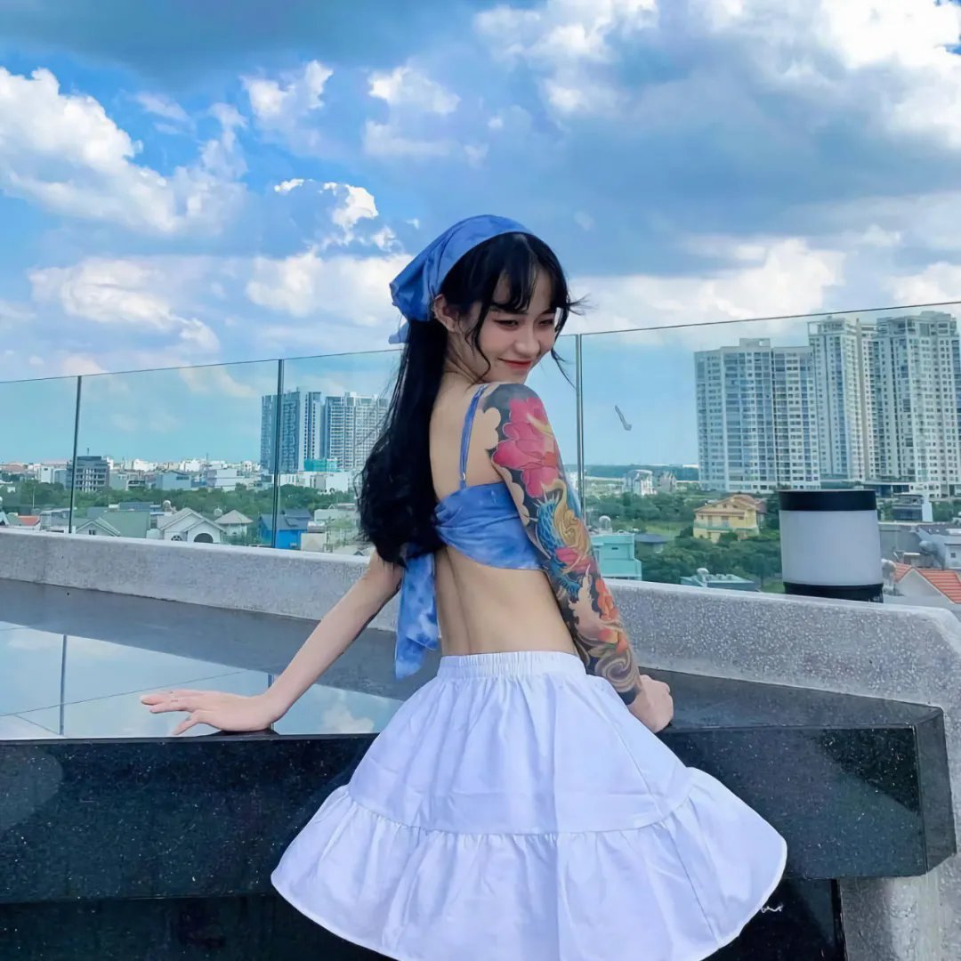 向下扭曲